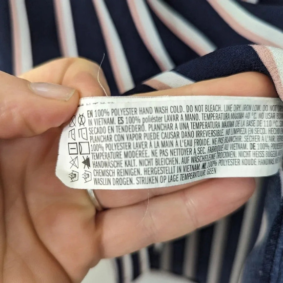 Forever 21 Navy striped sleeveless, v neck blouse, women's size extra small T24 - Picture 3 of 4